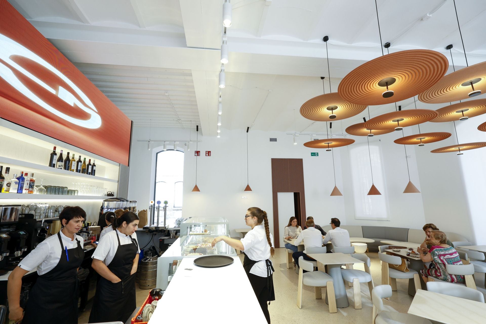 La nueva cafetería de la Cárcel Vieja de Murcia, en imágenes