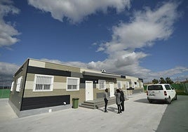 A la espera del cierre. Uno delos edificios que forman parte del centro de menores de Rosa Peñas, en Santa Cruz.