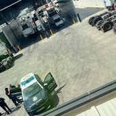Agentes de la Policía Nacional en la sede de la empresa, en el polígono Hercás de Molina de Segura, la semana pasada.