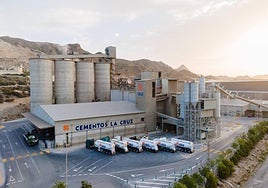 Planta de la compañía Cementos La Cruz, en Abanilla.