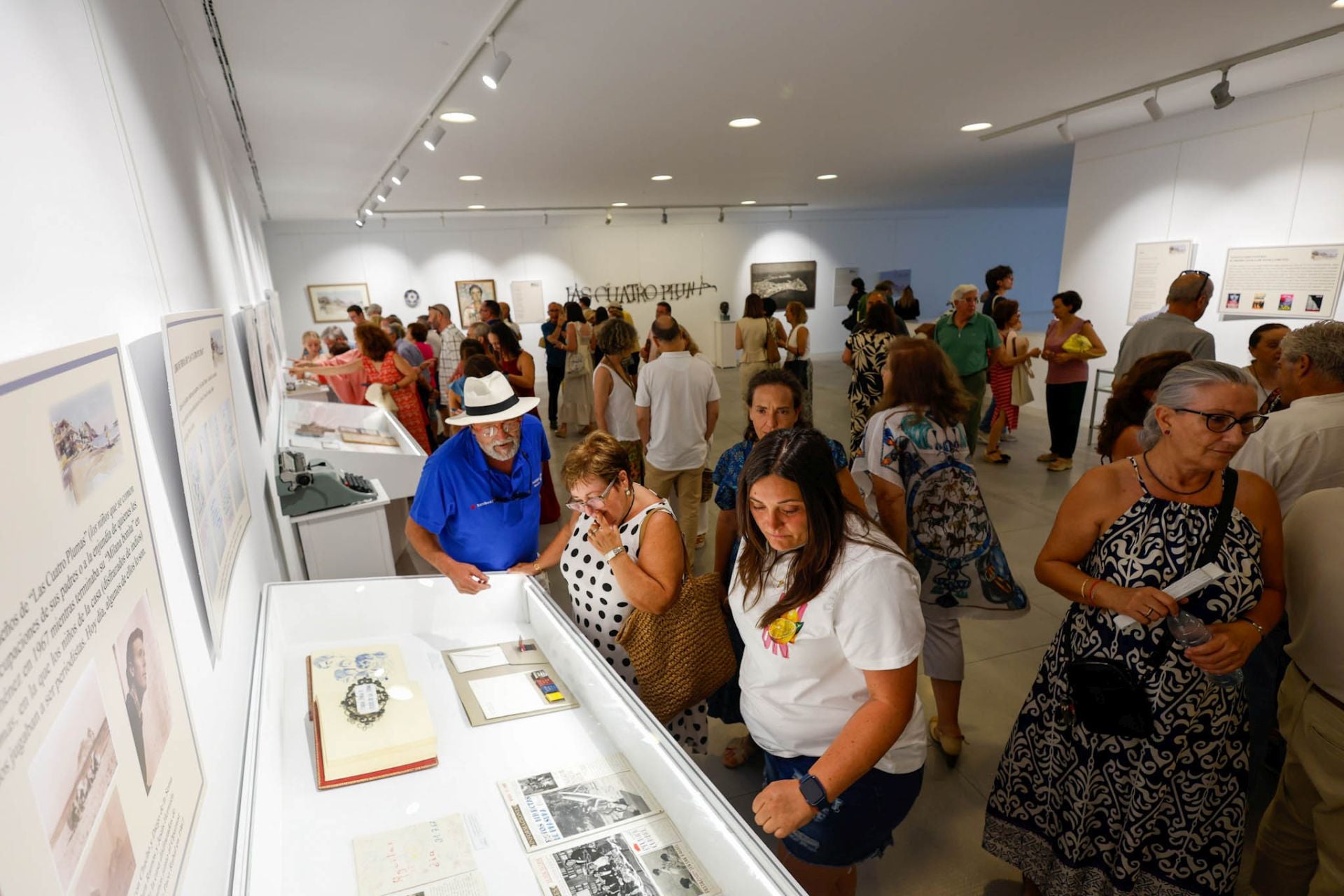 Inauguración de la exposición que homenajea a &#039;Las Cuatro Plumas&#039; de Águilas, en imágenes