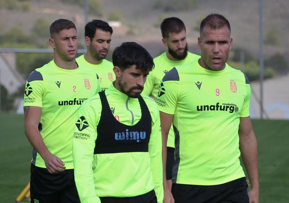Jairo Izquierdo, junto a Ortuño, en un entrenamiento en La Manga Club antes de fichar por el Elche.