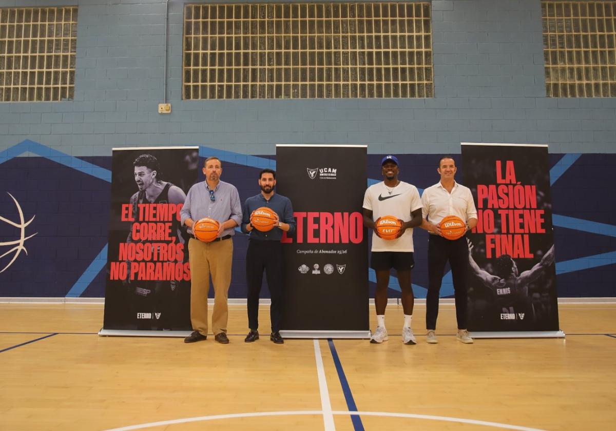 Alejandro Gómez, Juan Pablo Mendoza, Dylan Ennis y José Miguel Garrido, en la presentación.