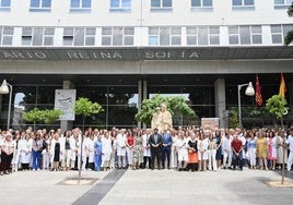 Foto de familia del 20 aniversario del Hospital Reina Sofía.