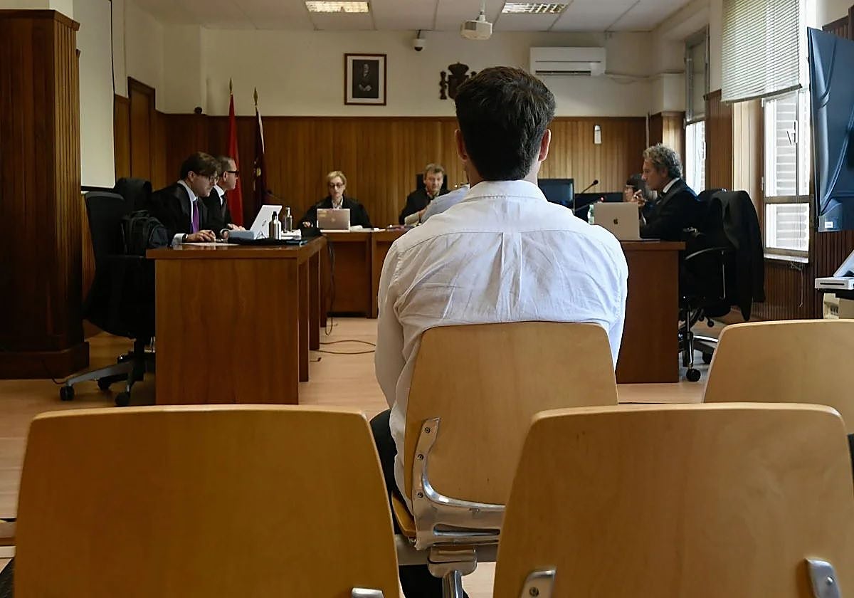 El joven durante el juicio por agresión sexual ante la Audiencia a finales de mayo.