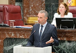 El portavoz popular en la Asamblea, Joaquín Segado, durante su intervención este jueves.