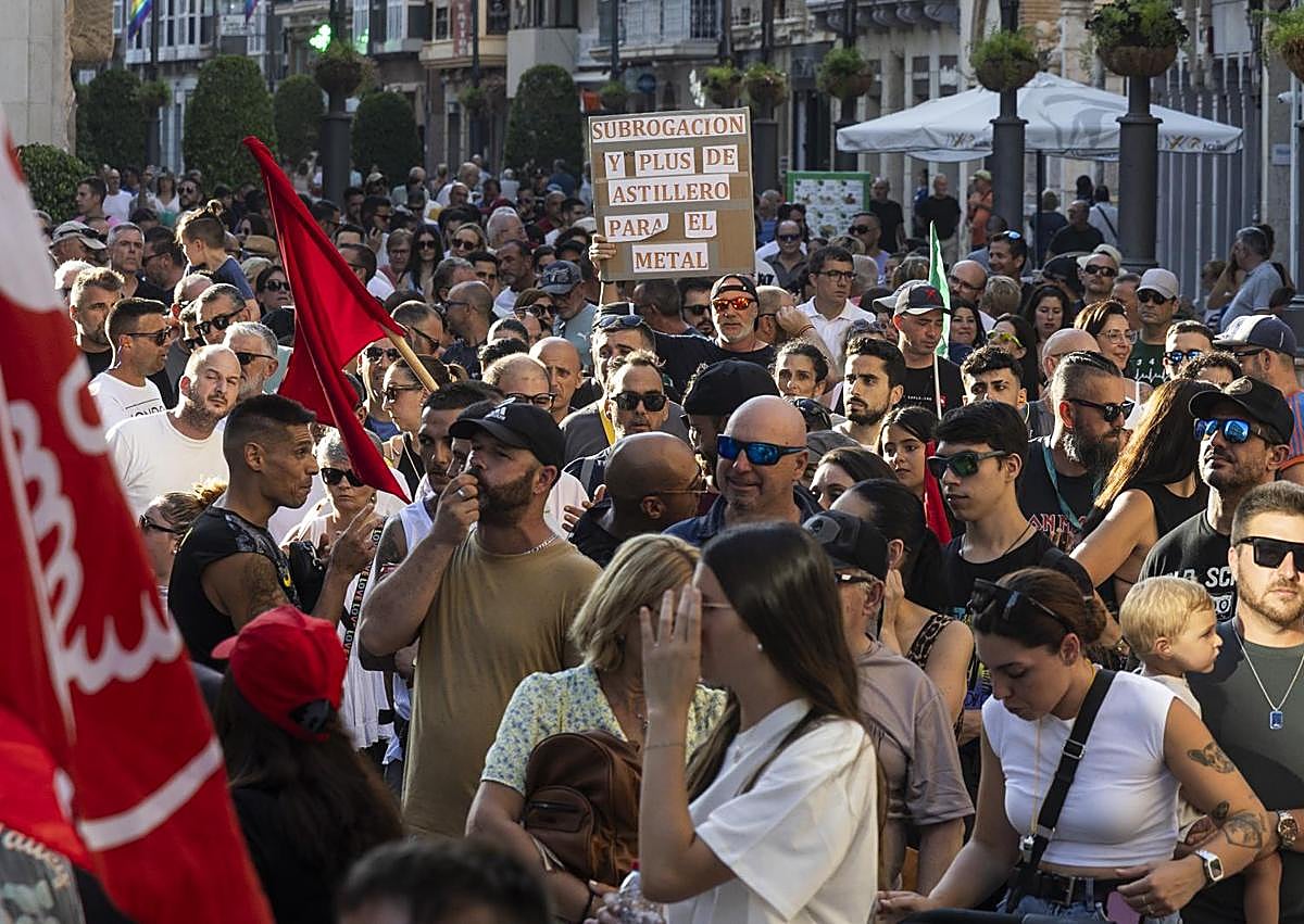 Imagen secundaria 1 - Los auxiliares de Navantia insisten en que no se permita el acceso de trabajadores por el Arsenal