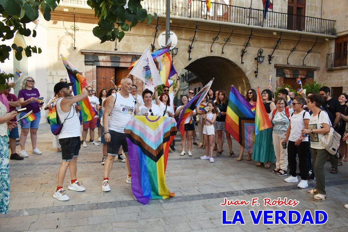 Imágenes de la concentración y lectura del manifiesto del Día del Orgullo LGTBI en Caravaca