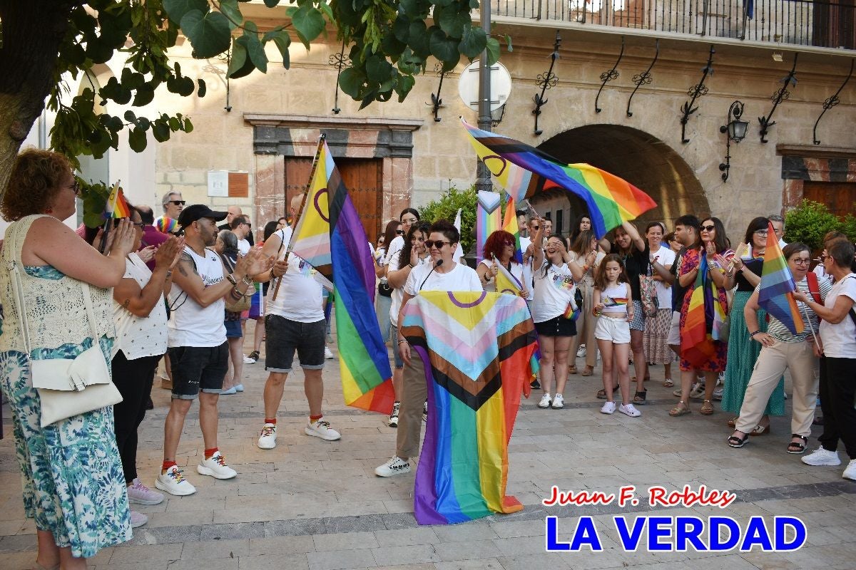 Imágenes de la concentración y lectura del manifiesto del Día del Orgullo LGTBI en Caravaca