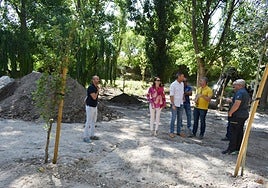 Técnicos y autoridades, ayer, durante la visita al paraje de Las Tosquillas, en la pedanía de Barranda.