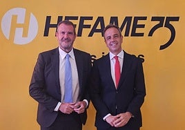 El presidente de Hefame, Enrique Ayuso, junto al director general, Javier López, en las Asambleas de socios de la cooperativa celebradas este jueves.