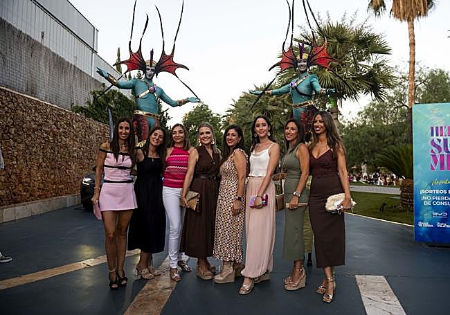 Dos zancudos de temática marina dieron la bienvenida a los asistentes.