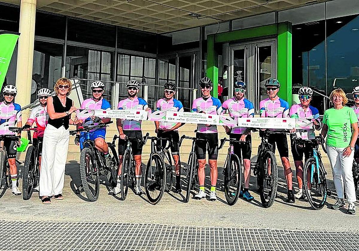Skomovil acoge la salida simbólica de la 'Bike Contra el Cáncer' en la Región de Murcia