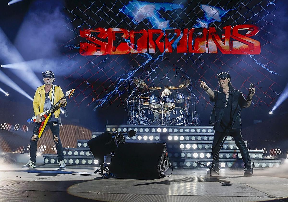 Rudolf Schenker y Klaus Meine, durante el concierto de Scorpions, el gran cabeza de cartel de la jornada del viernes del Rock Imperium de Cartagena.