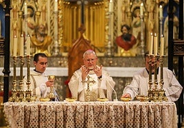 Lorca Planes, en el centro, este sábado en la Catedral de Murcia.