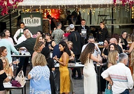 Los asistentes pudieron disfrutar de estaciones gastronómicas con guiños a la cocina internacional.