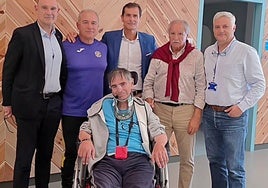 Pérez Durán junto a veteranos del Cartagena durante un acto celebrado en Madrid.