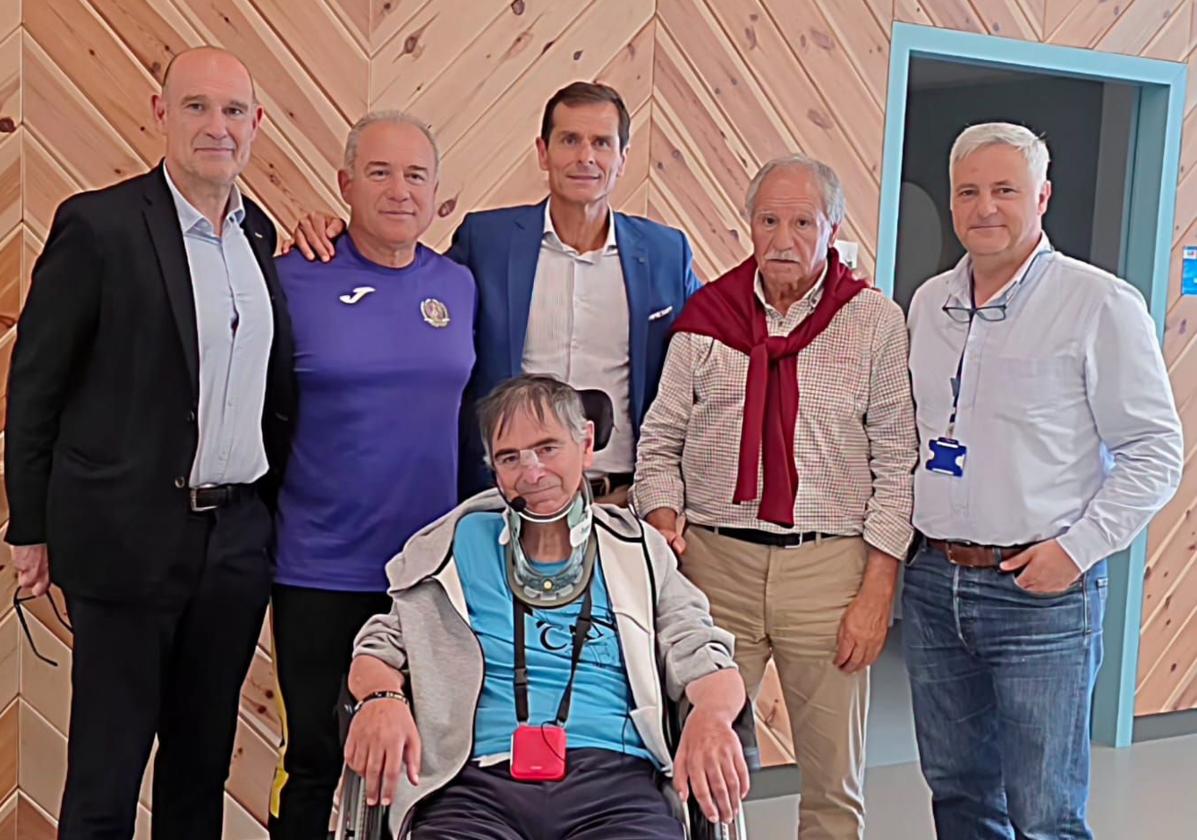 Pérez Durán junto a veteranos del Cartagena durante un acto celebrado en Madrid.