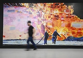 En imágenes, Manuel Pérez expone 'Llueve fuego' en el Centro Párraga