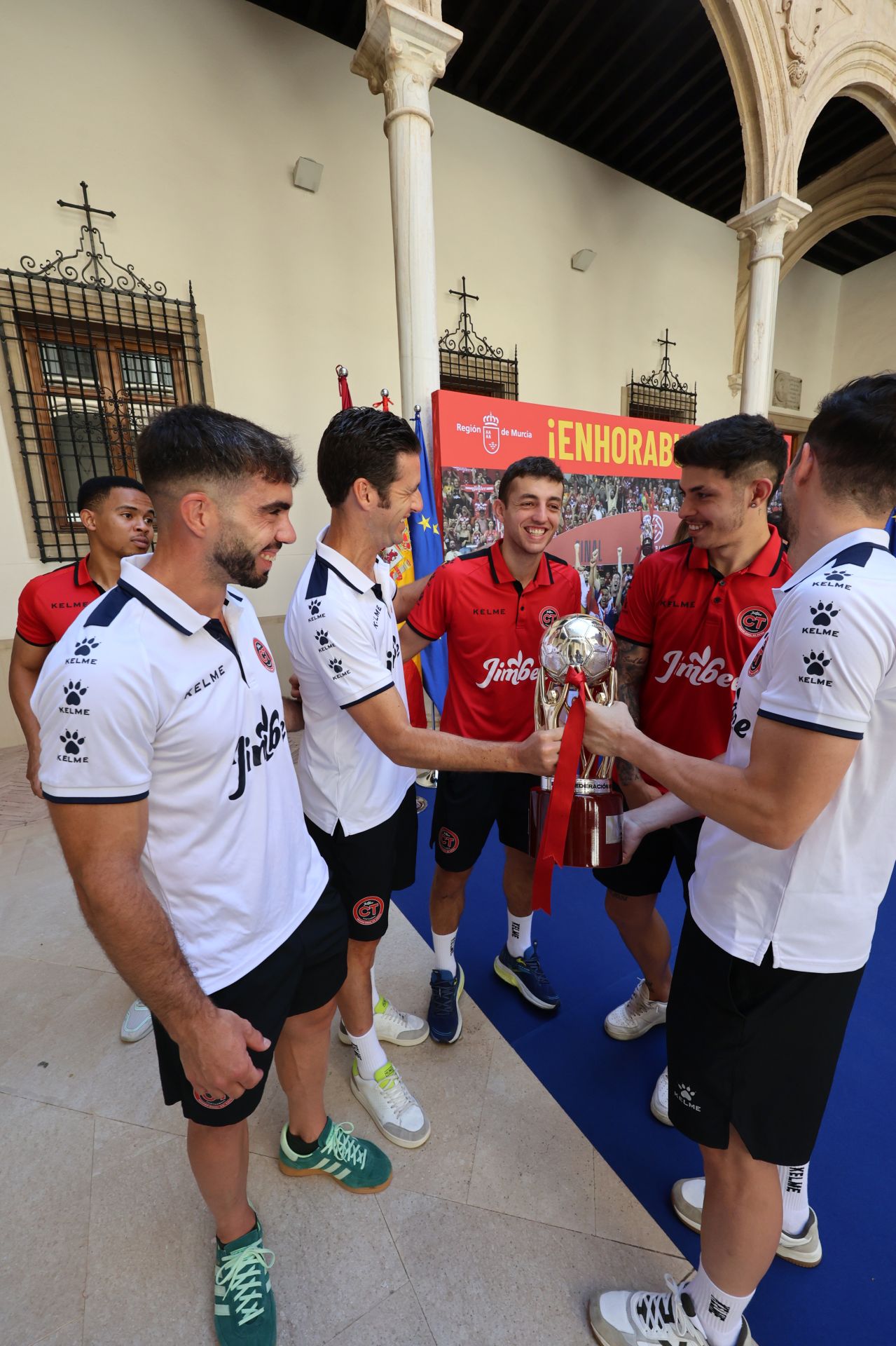 López Miras recibe al Jimbee por su título de liga