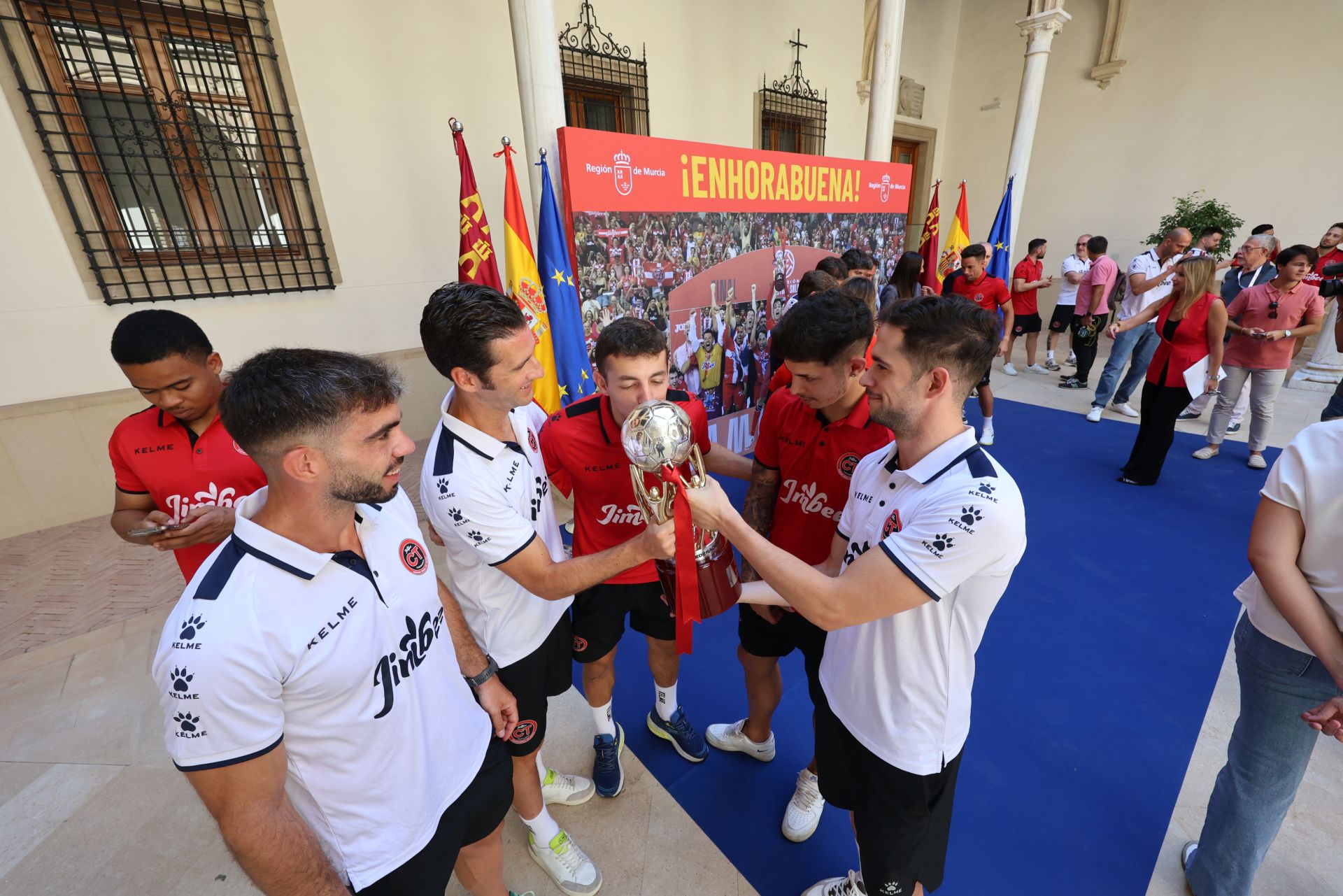 López Miras recibe al Jimbee por su título de liga