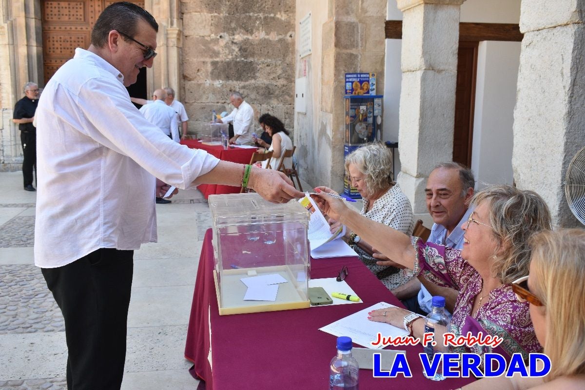 Imágenes de la elección de Jesús López Baquero como hermano mayor de la Vera Cruz de Caravaca