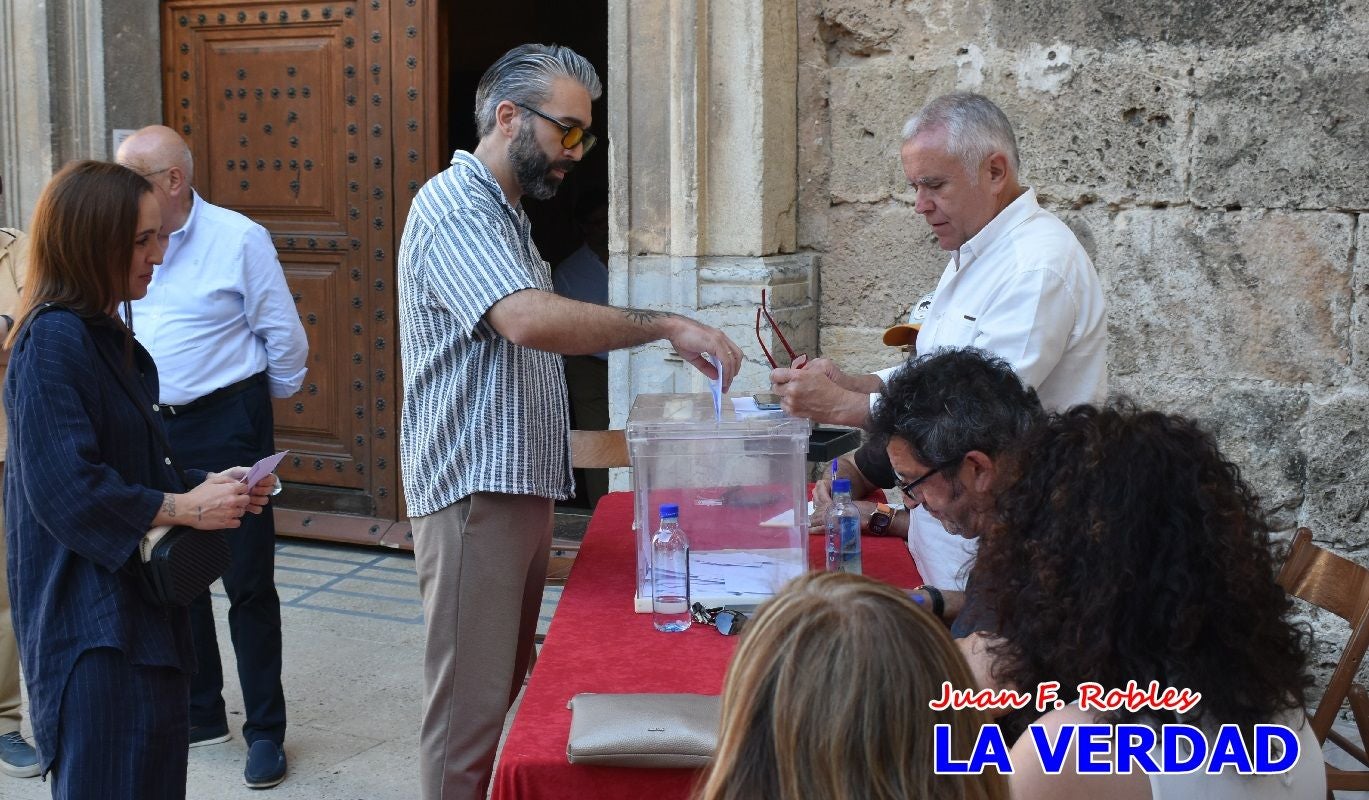 Imágenes de la elección de Jesús López Baquero como hermano mayor de la Vera Cruz de Caravaca