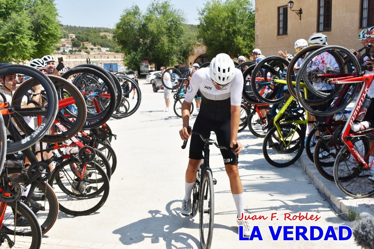Imágenes de la llegada de José María López a Caravaca para culminar su reto a beneficio de la FELL