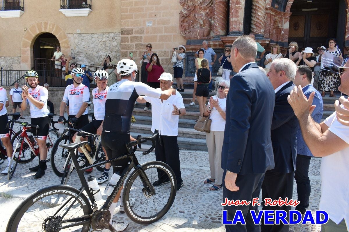 Imágenes de la llegada de José María López a Caravaca para culminar su reto a beneficio de la FELL