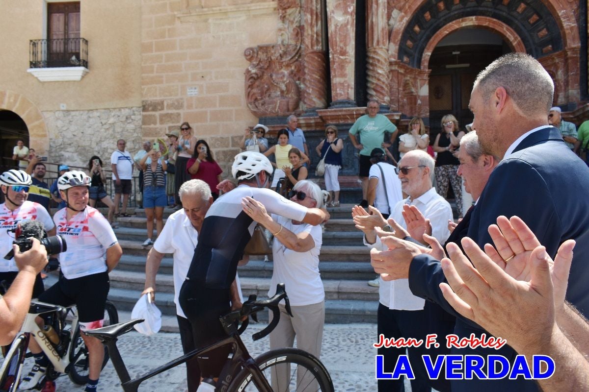 Imágenes de la llegada de José María López a Caravaca para culminar su reto a beneficio de la FELL