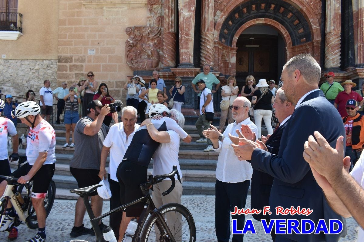 Imágenes de la llegada de José María López a Caravaca para culminar su reto a beneficio de la FELL