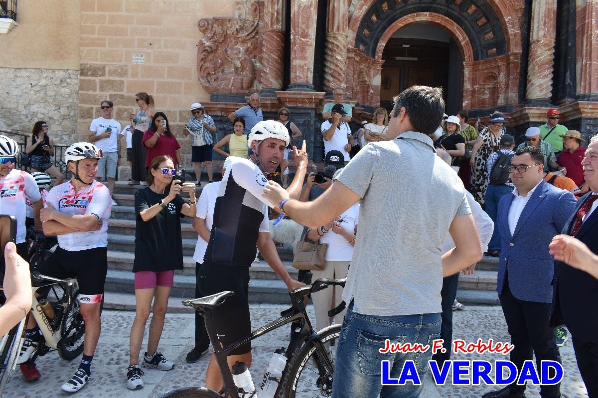 Imágenes de la llegada de José María López a Caravaca para culminar su reto a beneficio de la FELL