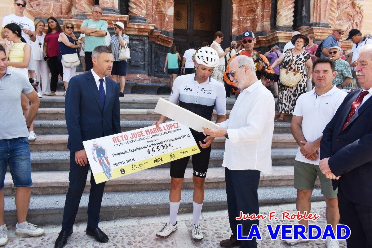 Imágenes de la llegada de José María López a Caravaca para culminar su reto a beneficio de la FELL