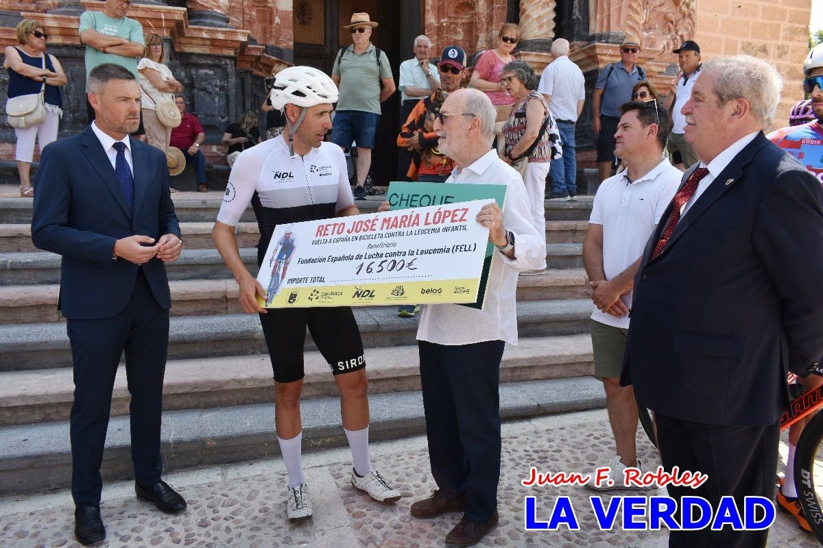 Imágenes de la llegada de José María López a Caravaca para culminar su reto a beneficio de la FELL