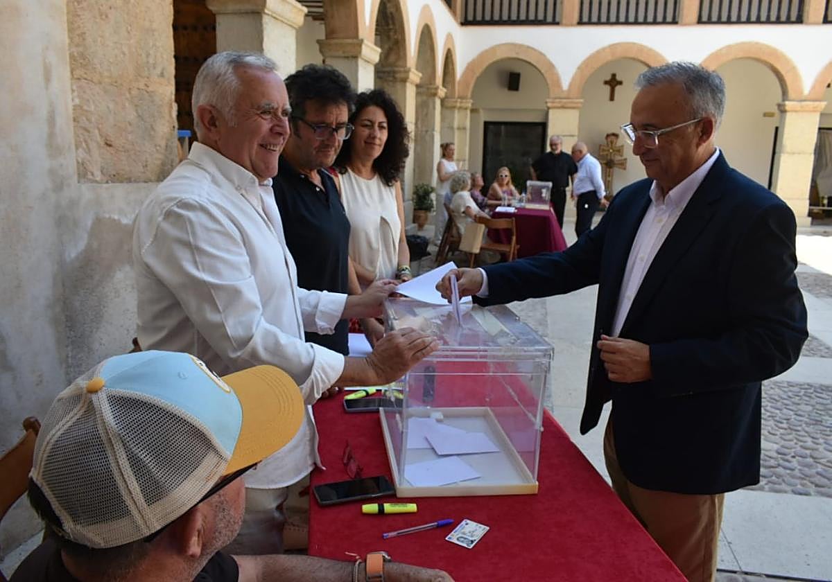 Jesús López Baquero, ayer, en la basílica, durante la votación.