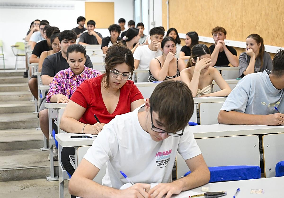 La convocatoria extraordinaria de la PAU, en imágenes