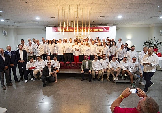 Patrocinadores, organizadores y premiados en la gala de anoche.