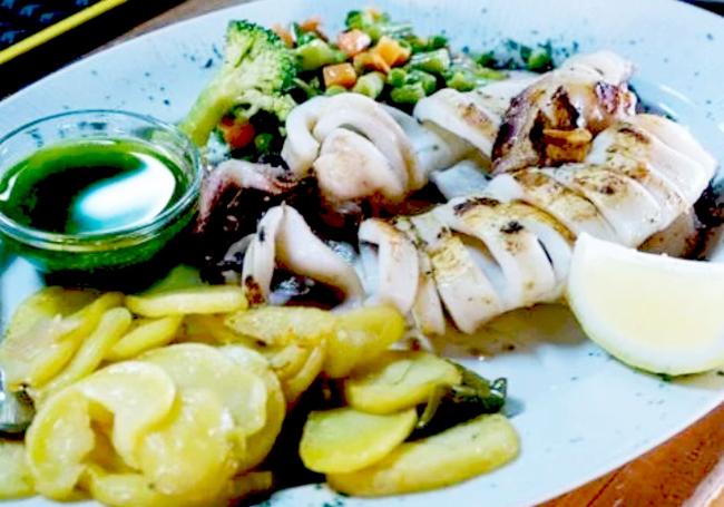 Magnífico pescado en el chiringuito Los Cocedores.