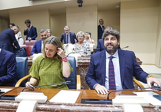Conchita Ruiz y López Miras, este jueves, en la Asamblea Regional.