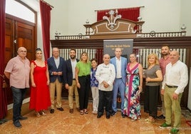 José María Alcaraz, junto a la alcaldesa, familiares y amigos.