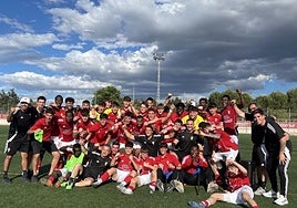El Promises celebra su permanencia en División de Honor.