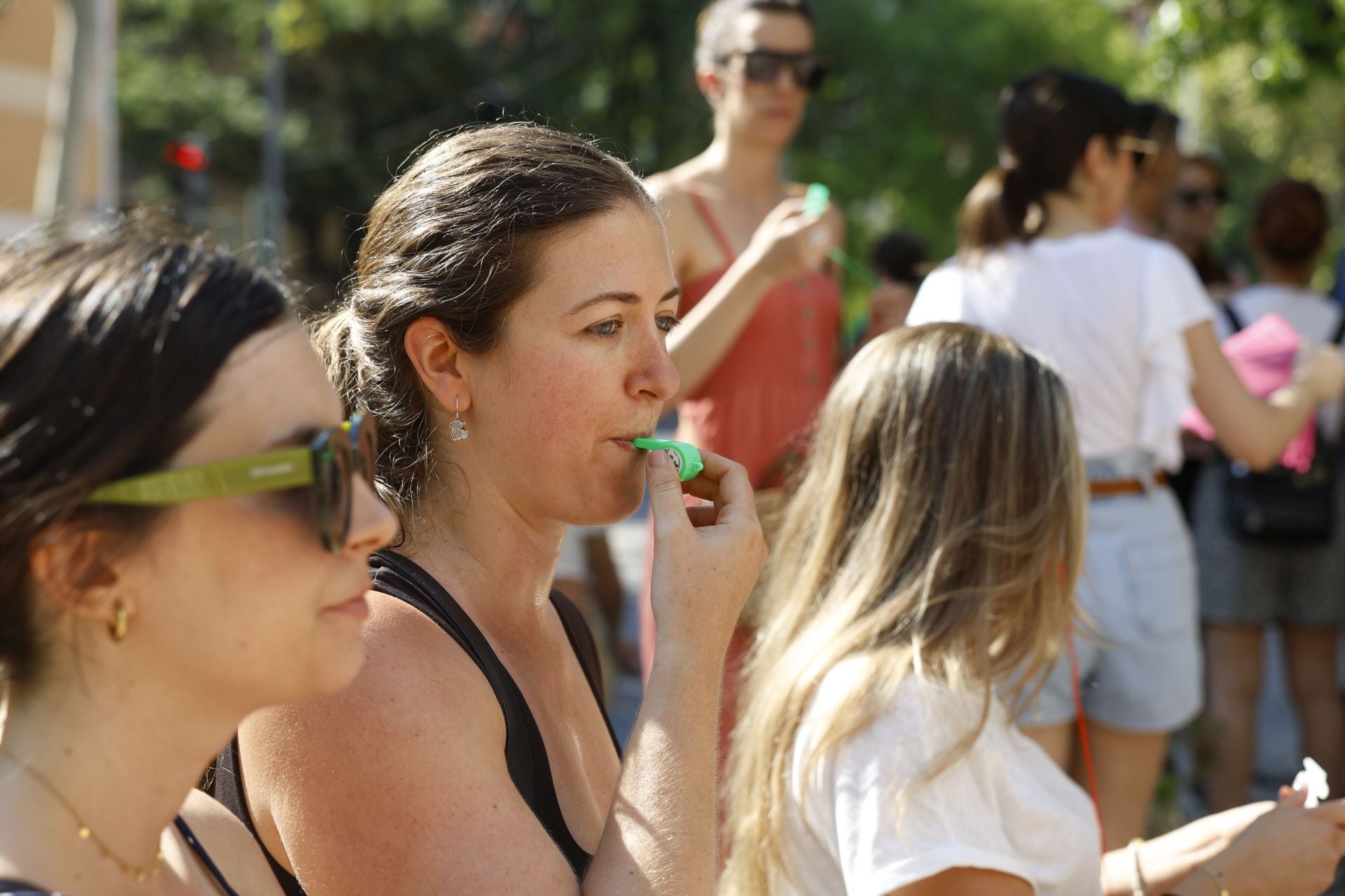 Las protestas de los opositores docentes a las puertas de la Consejería, en imágenes