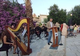 El alcalde, José Francisco García, durante su intervención en el acto de inauguración del parque