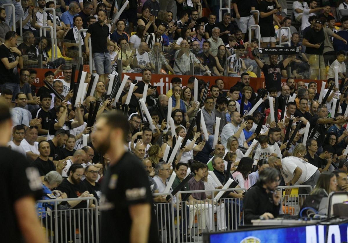 Aficionados del Cebé llenando el Palacio en la eliminatoria por el ascenso contra el Betis.