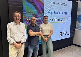 Antonio J. García Martín, Channel Manager de Zucchetti España; Víctor Manuel Lázaro Martín, CEO de BFV Informática; y Joana Jiménez López, Responsable de Canal de Zucchetti España.