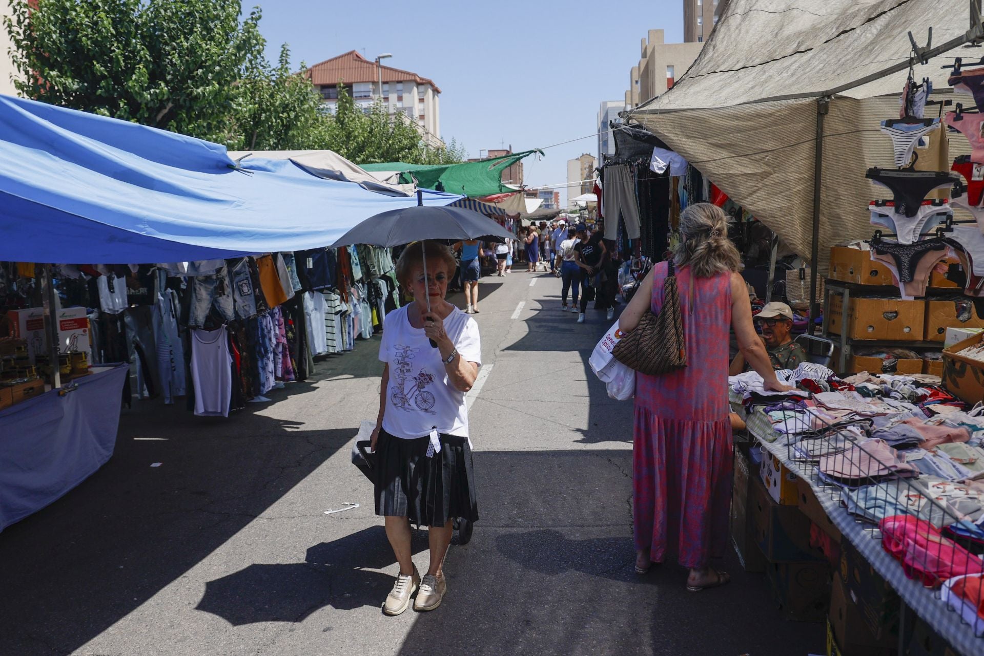 Calor en el mercado del Cénit de Cartagena, en imágenes