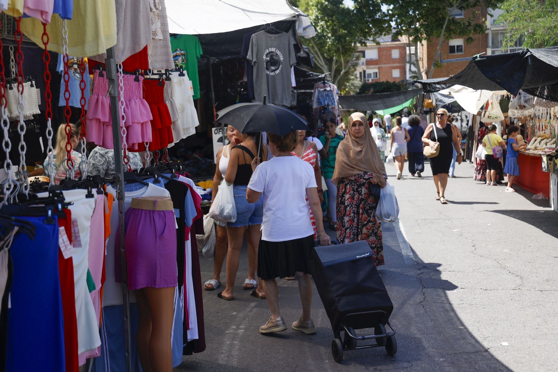 Calor en el mercado del Cénit de Cartagena, en imágenes