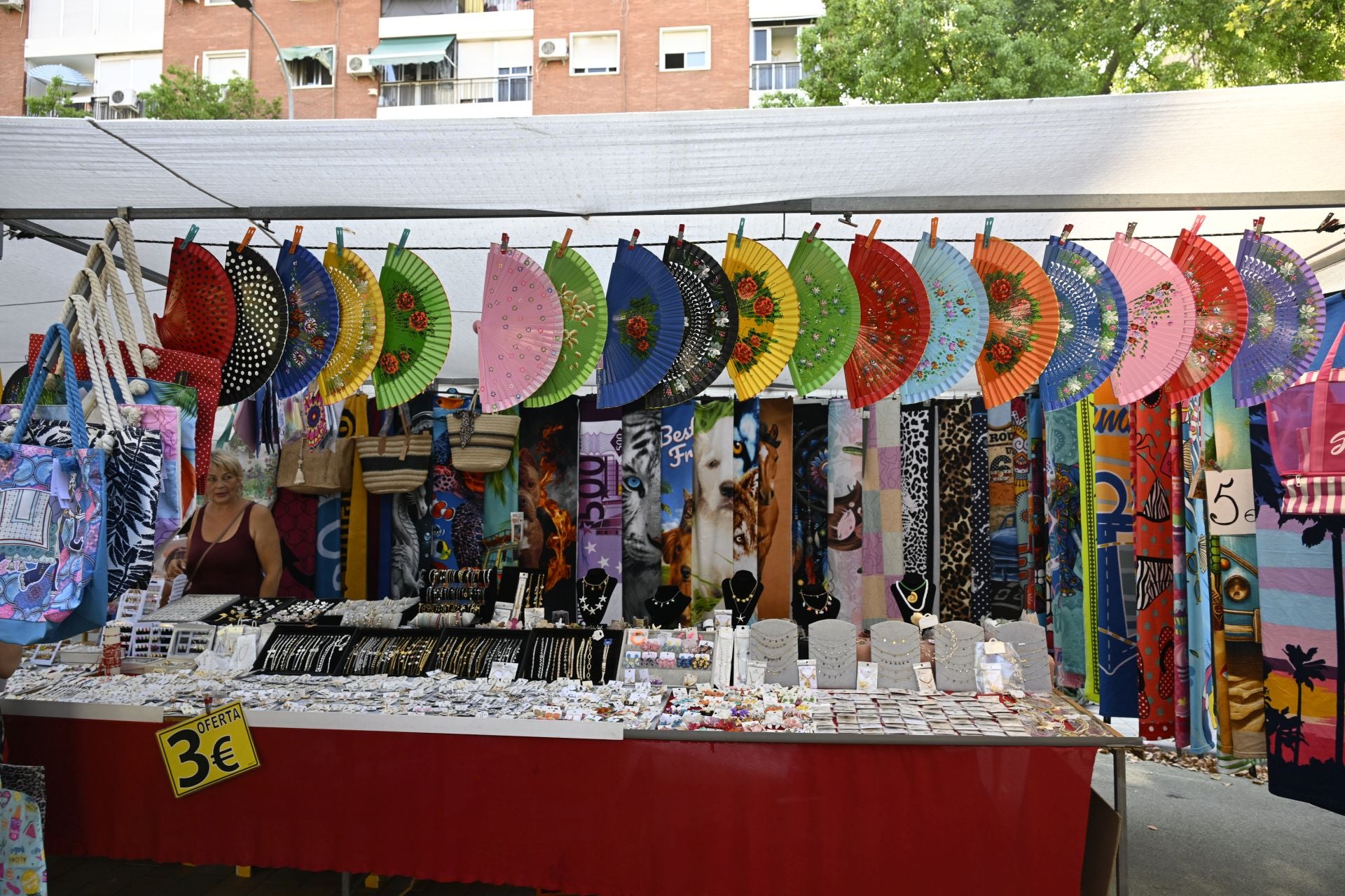 Calor en el mercadillo de Murcia, en imágenes