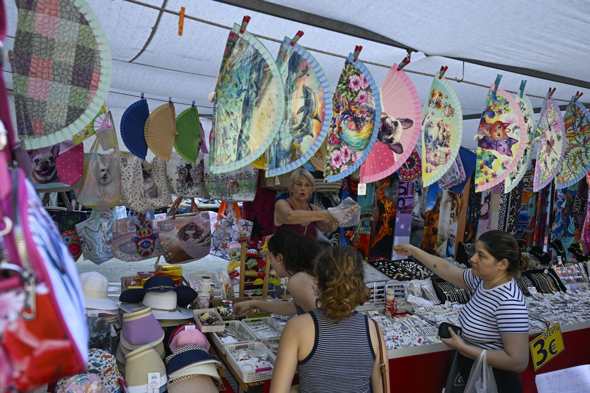 Calor en el mercadillo de Murcia, en imágenes