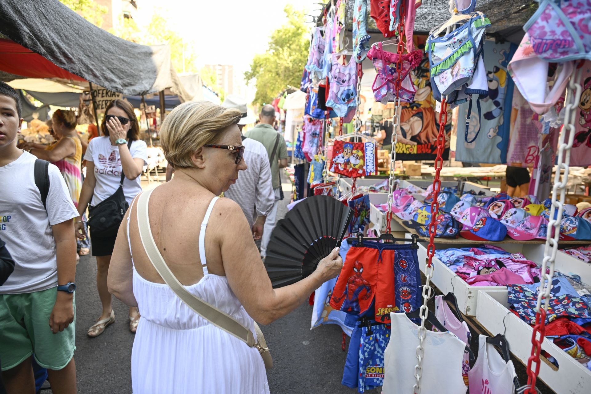 Calor en el mercadillo de Murcia, en imágenes